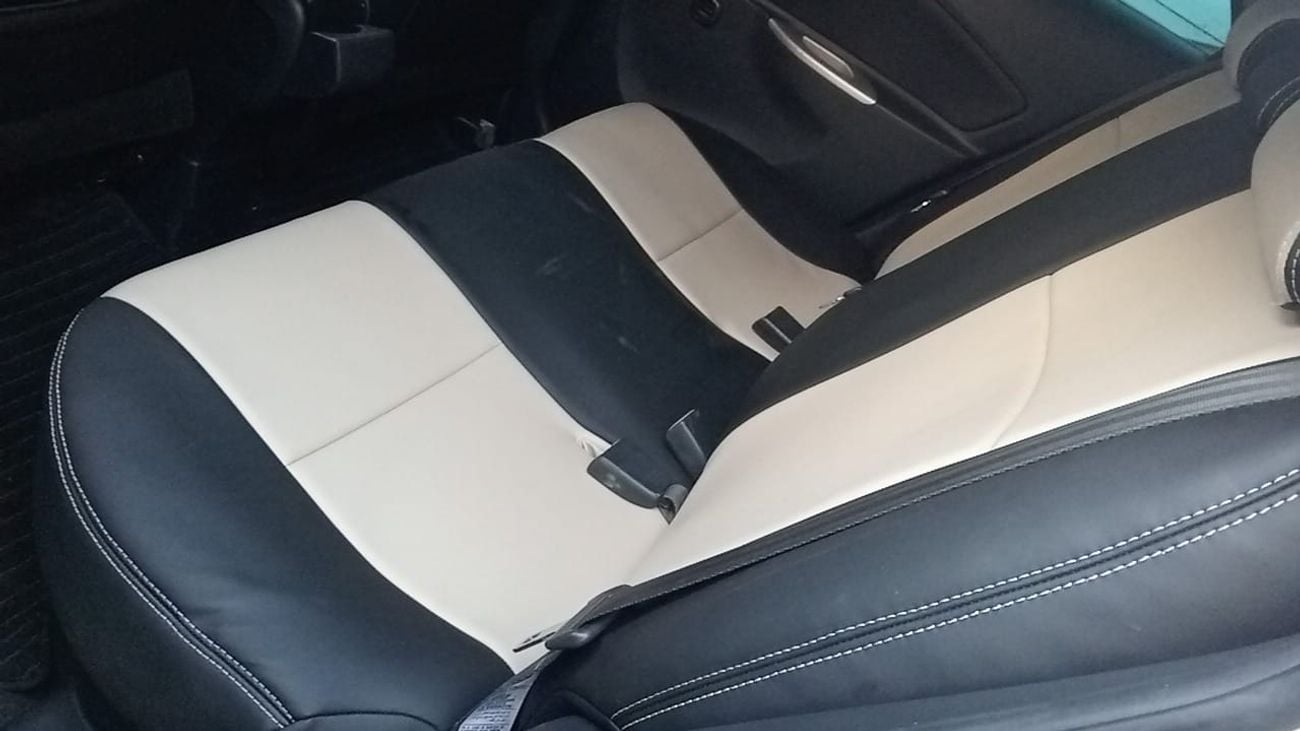 Toyota Yaris BASE