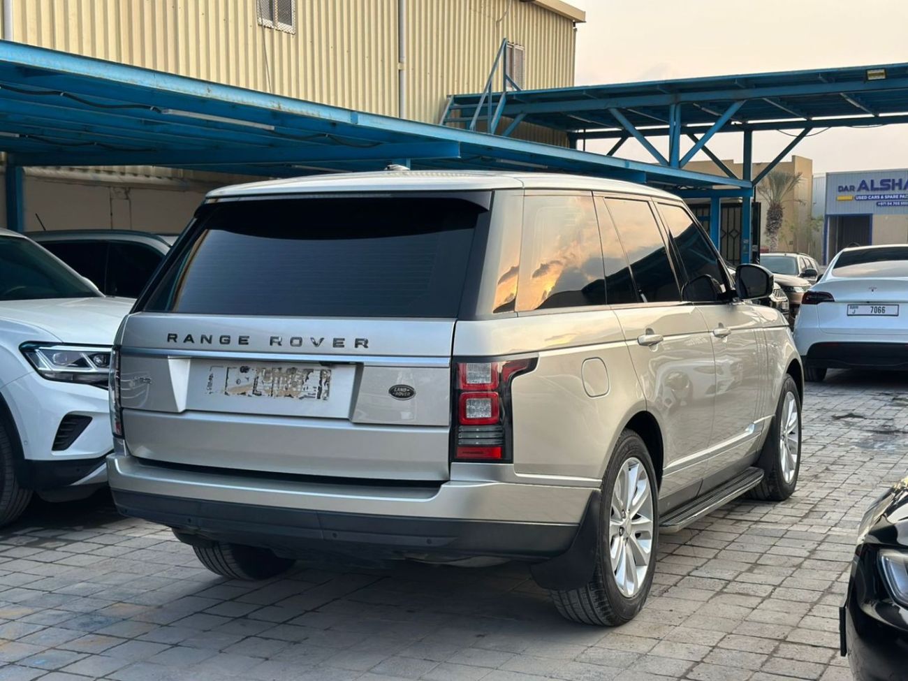 Land Rover Range Rover HSE 5.0L - 2014 - V8 - 375 HP - GCC Specs - One Owner - Perfect Condition - Full Service History