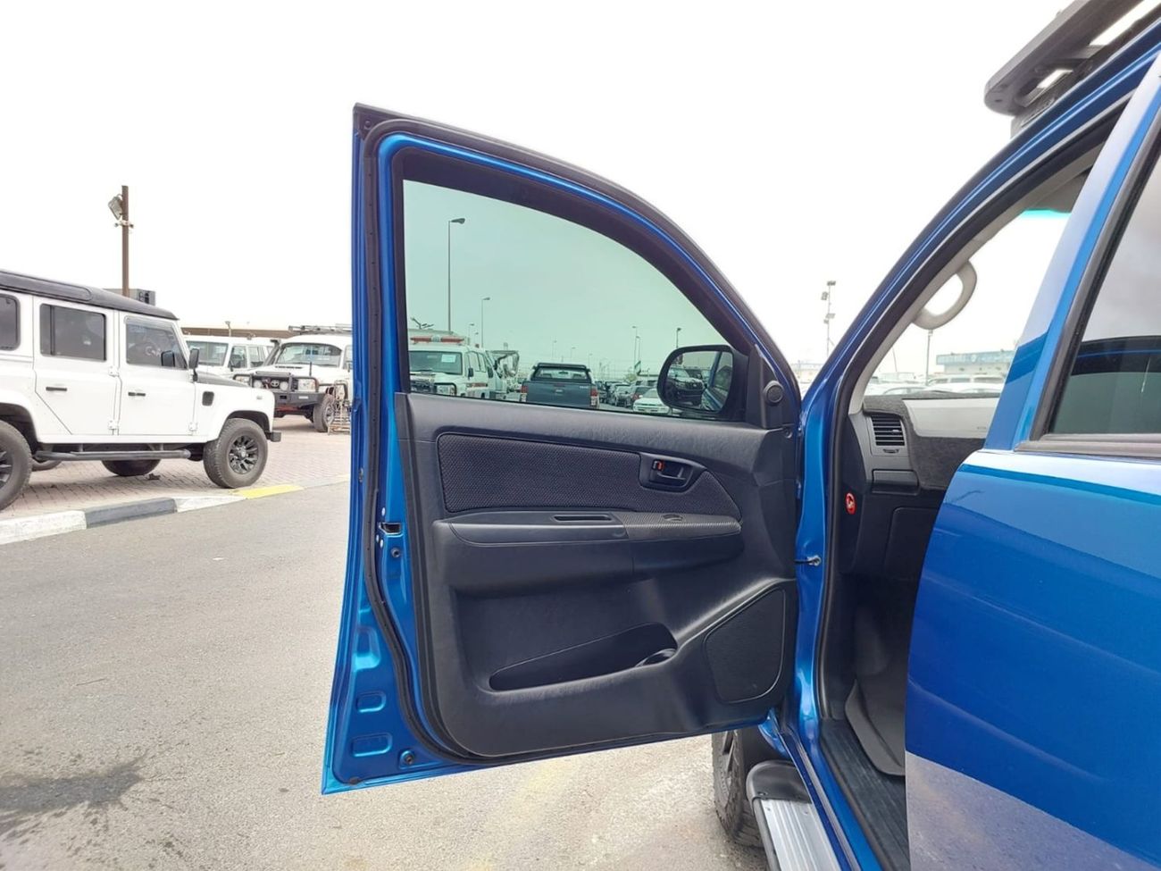 Toyota Hilux TOYOTA HILUX PICKUP RHD 2014 MODEL 3.0 L DIESEL AUTOMATIC(PM35882)