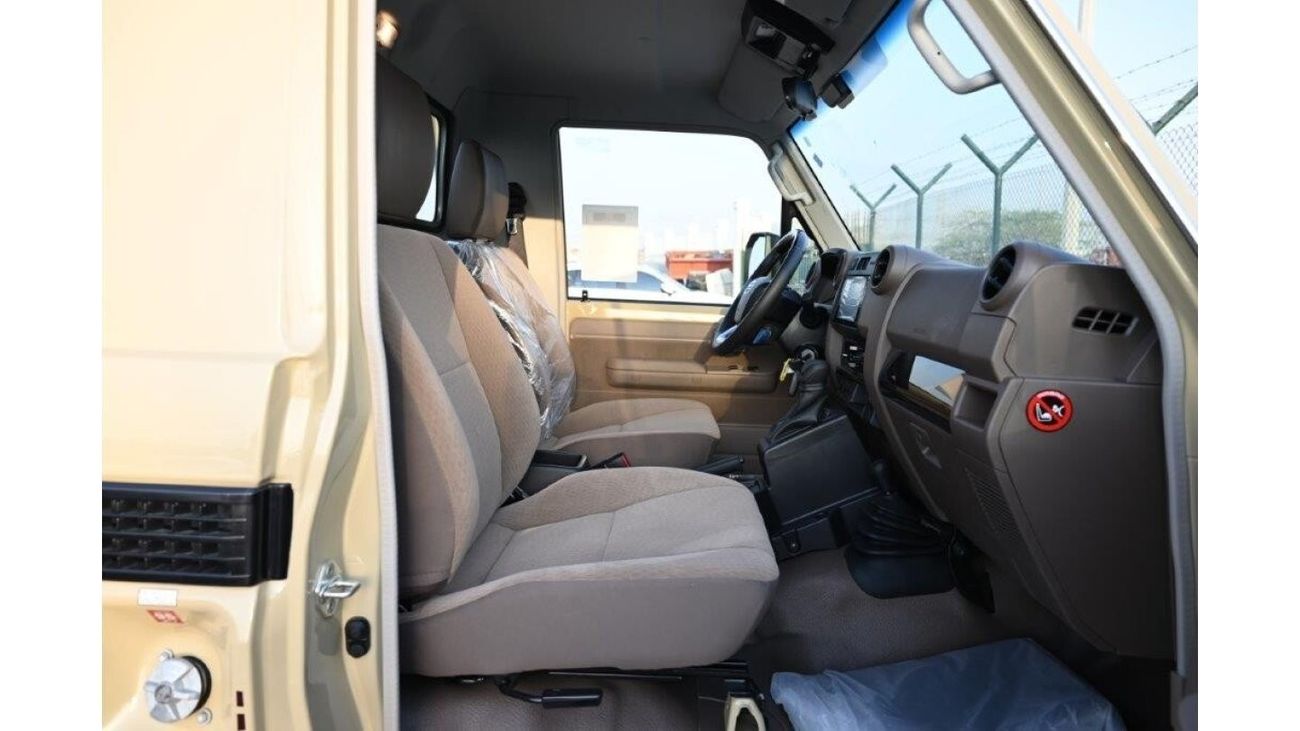 تويوتا لاند كروزر بيك آب 4.0L V6 Petrol Automatic