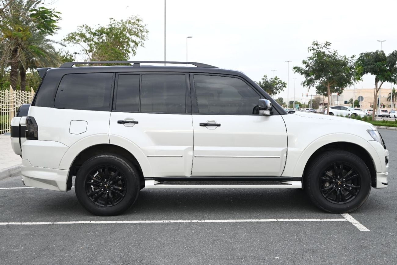 Mitsubishi Pajero GLS Mid 3.8L (236 HP) - 0% DP - AGENCY MAINTAINED - SIGNATURE EDITION - MITSUBISHI PAJERO 2020