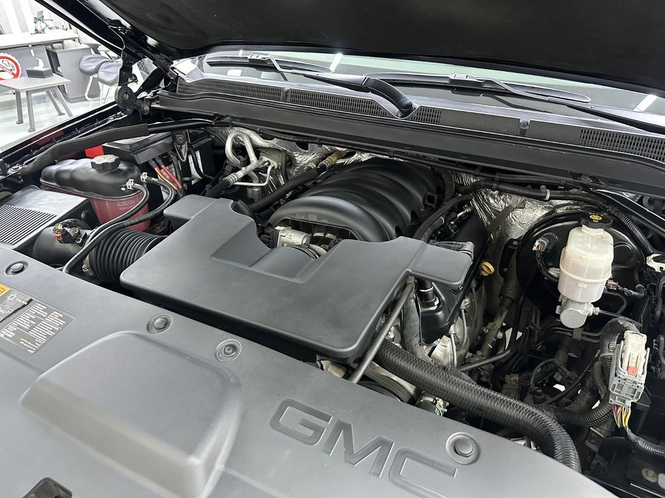 جي أم سي يوكون Denali 6.2L (9 Seater)