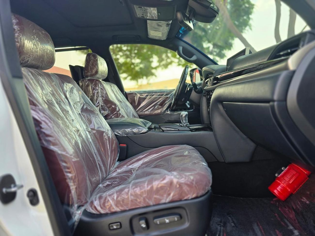 Lexus LX 570 Signature 5.7L 2020 GCC AL FUTTAIM LEXUS IN MINT CONDITION