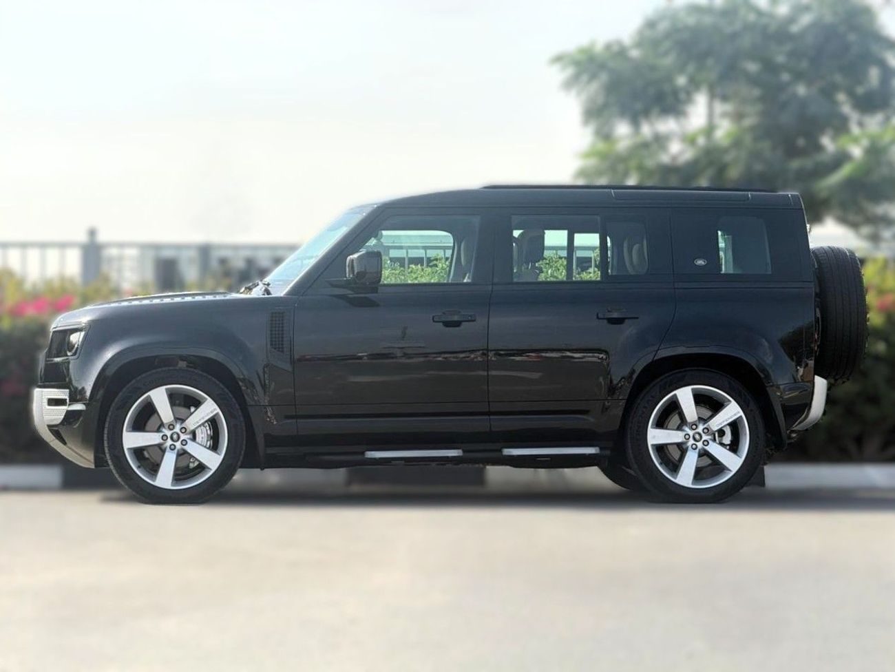 لاند روفر ديفندر P400 110 HSE 3.0L (5 Seater)