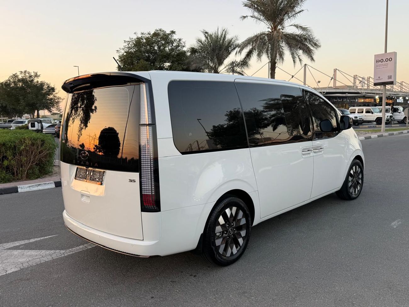 Hyundai Staria Comfort 3.5L (9 Seater)