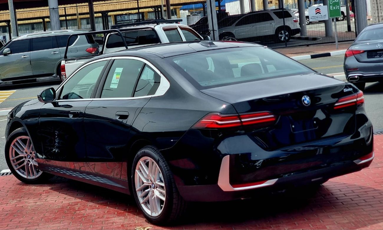 BMW 520i i Warranty & Service 2024 GCC