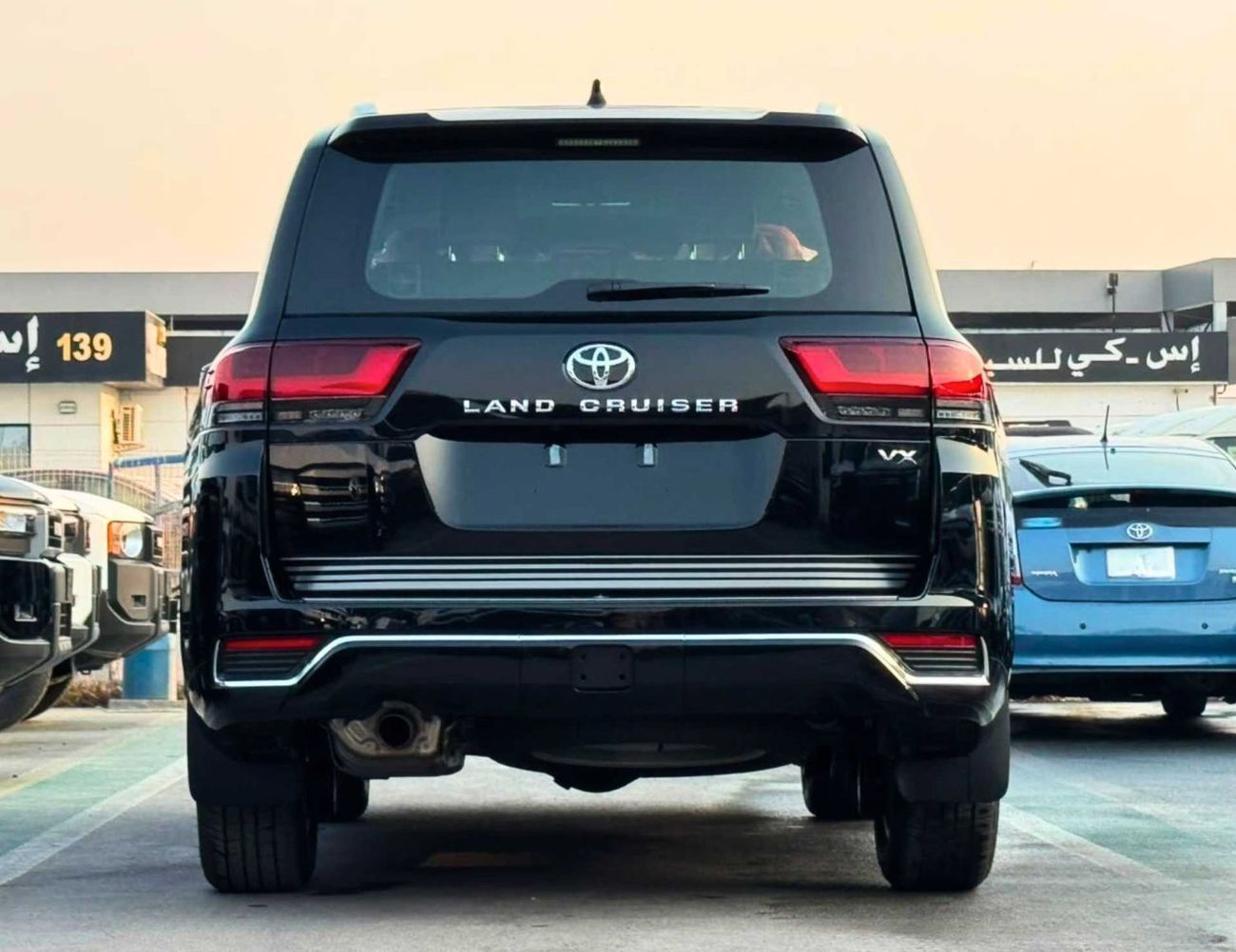 Toyota Land Cruiser VX 4.0L PETROL V6 || RADAR | BIG DVD | REAR ENTERTAINMENT SCREEN | COOL BOX | FULL OPTION (CODE#VX4M