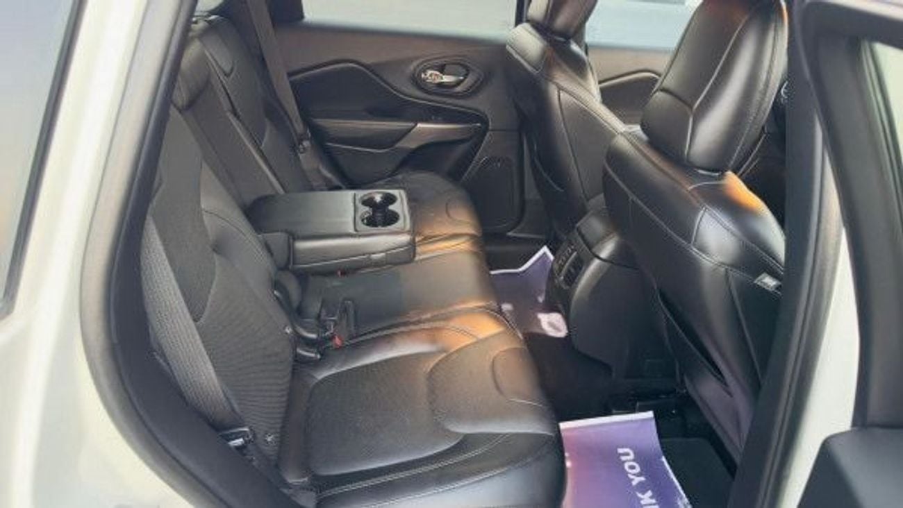 جيب شيروكي PREMIUM FEATURES | AT | LEATHER SEATS | 3.2L PETROL ENGINE | 4WD