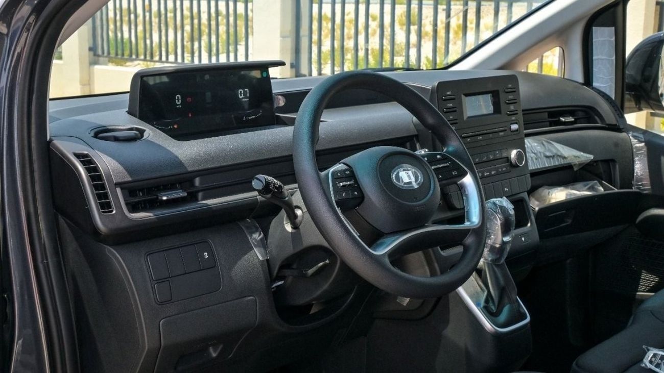 Toyota Hiace High Roof 14-Seater 2.8L Diesel 2024YM