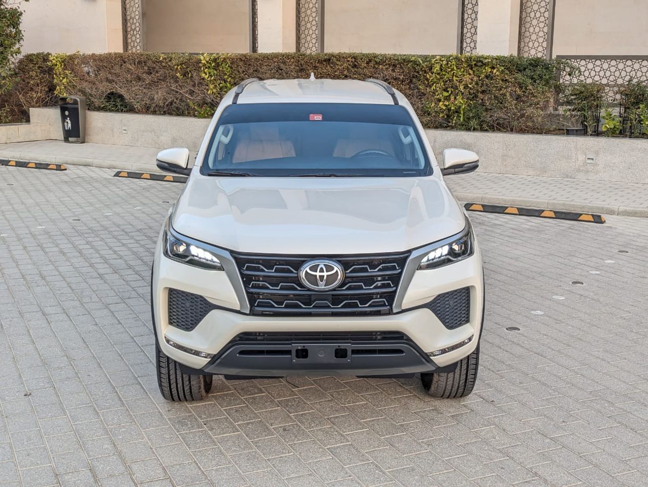 Toyota Fortuner Toyota Fortuner 2021 white colour 4x4 v4 2.7L automatic gear