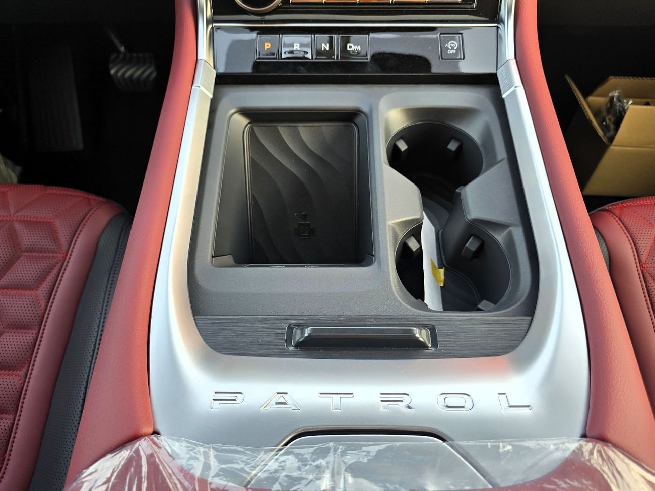 نيسان باترول Nissan Patrol Platinum SE 3.8L Petrol 4WD Gcc  white insid red 2026 Model