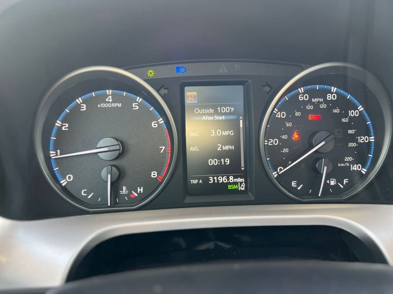 Toyota RAV4 2017 Toyota RAV4 XLE – 2.5L – Sunroof – Push Start – Rear Camera – Power Trunk