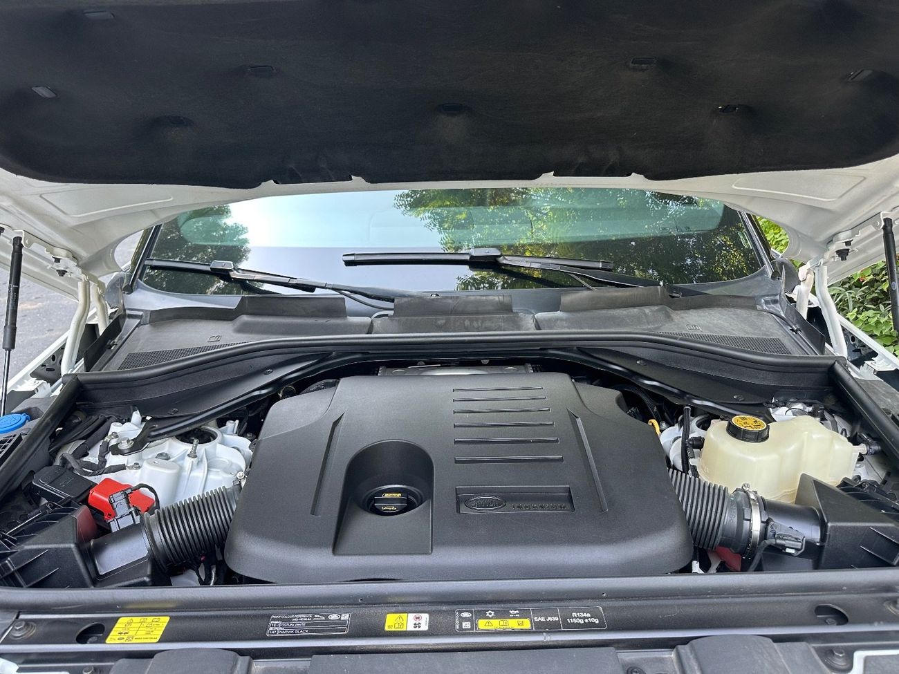 Land Rover Range Rover Sport Dynamic SE P360 | 2025 | GCC Specs | 3.0L V6 355 HP | Full Option | 3000 KM | Like New