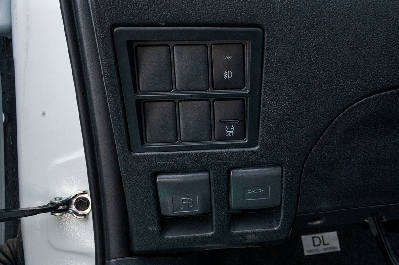 تويوتا هيلوكس 2026 Toyota Hilux DC 2.7L petrol AT