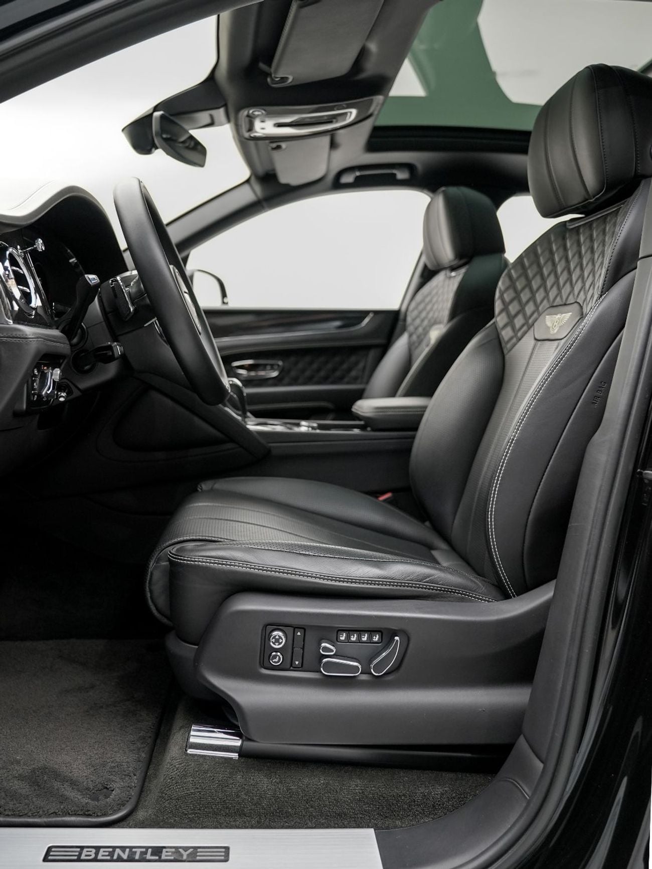 بنتلي بينتايجا Bentayga 4.0T 2021 Bentley Mulliner Blackline, Warranty, Full Bentley Service History, Fully Loaded,