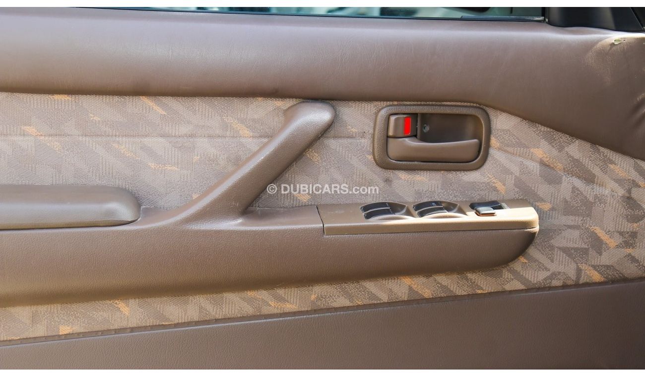 تويوتا لاند كروزر GXR