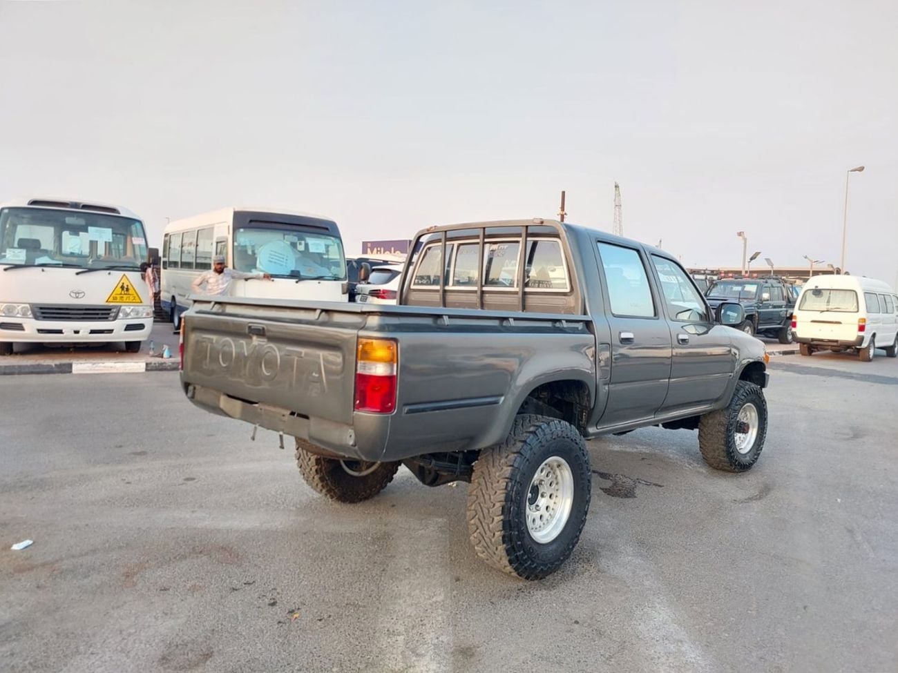 تويوتا هيلوكس 1989 TOYOTA HILUX PICK UP RHD DIESEL MANUAL(PM13672)
