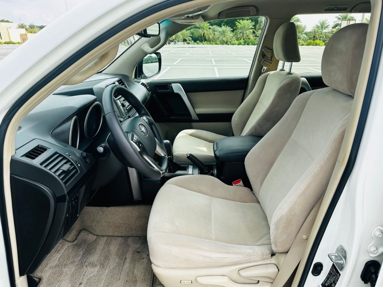 تويوتا برادو Std موديل 2013 خليجي حاله ممتازه من الداخل والخارج قطعه واحده صبغ نظافه