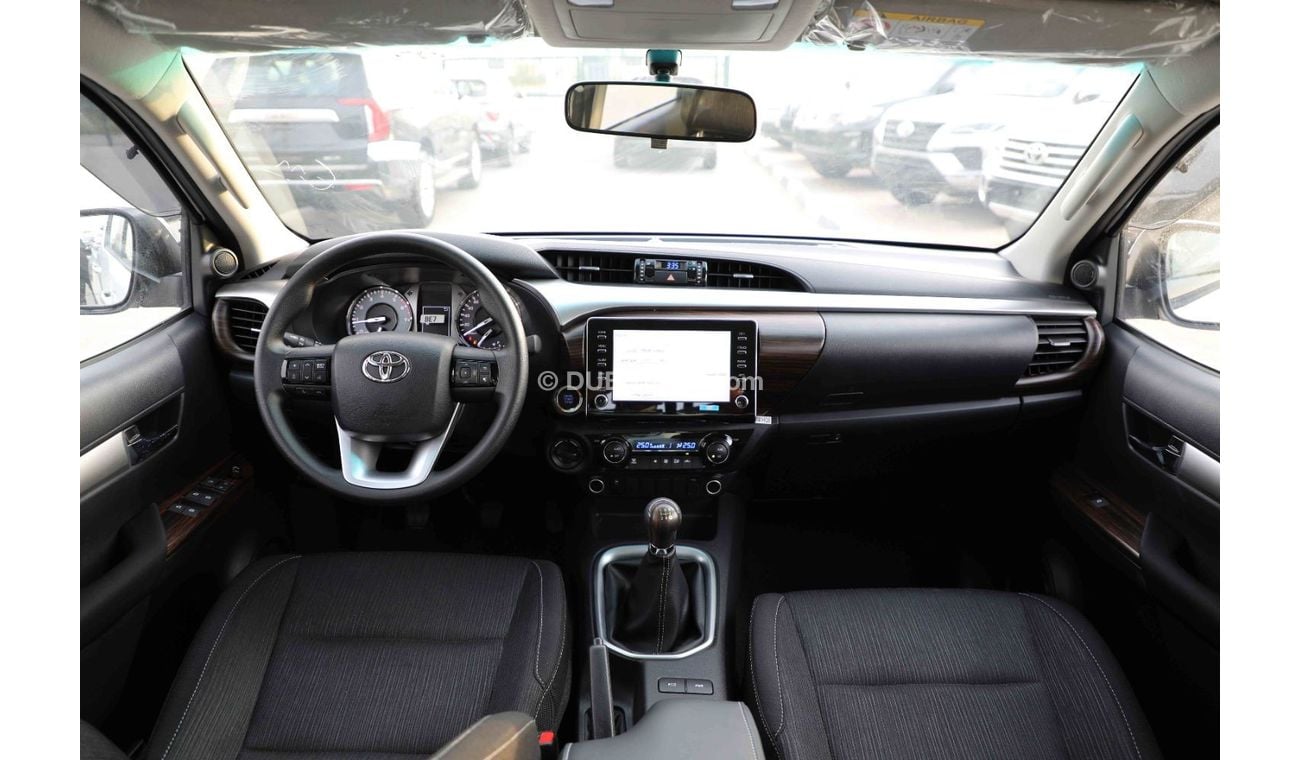 Toyota Hilux Toyota Hilux 4x4 DC 2.7 HI P M/T - Pearl white inside black