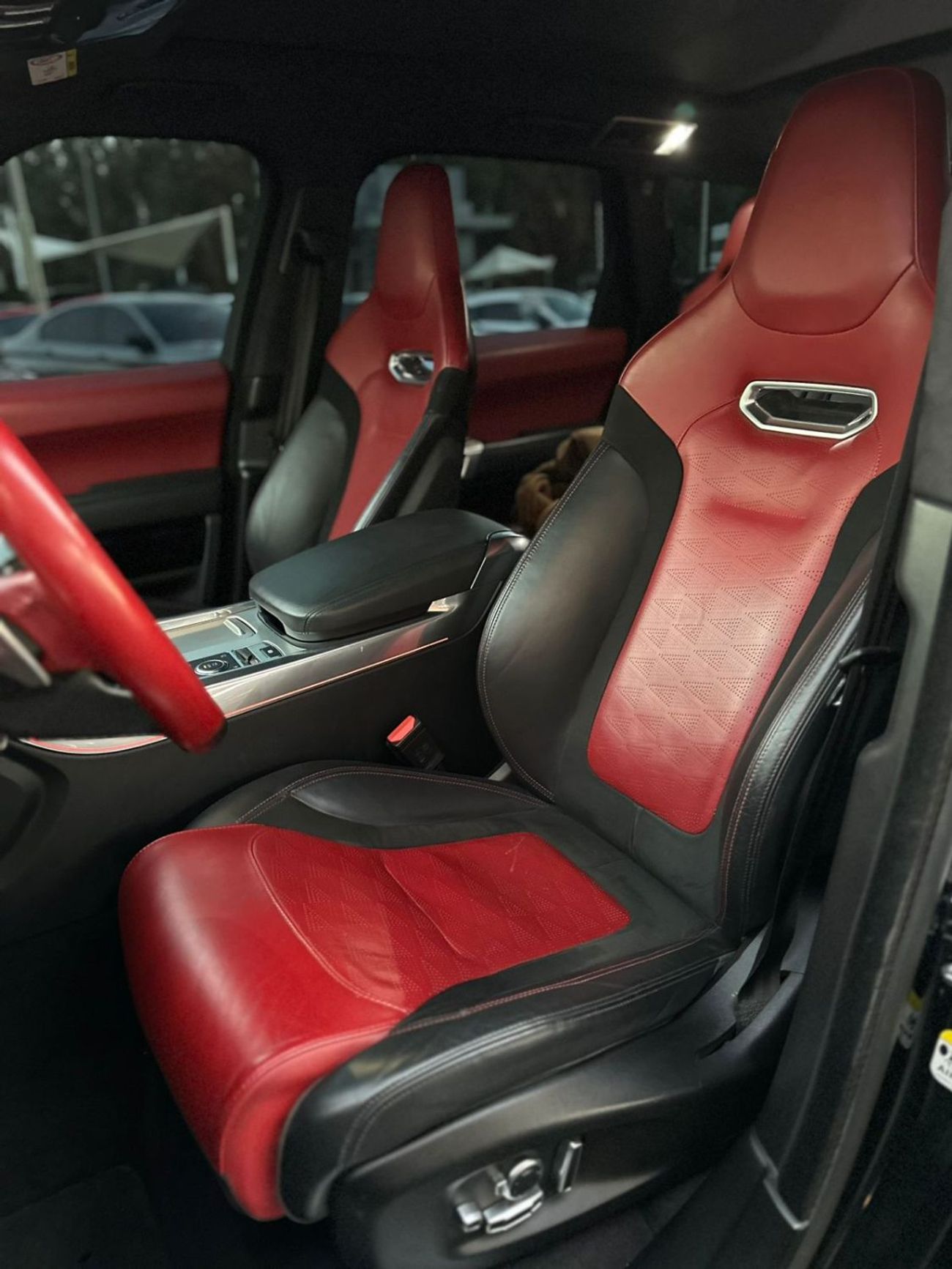 Land Rover Range Rover Sport RANGE ROVER SPORT SVR GCC 2018 FULL OPTION ORIGINAL PAINT PERFECT CONDITION