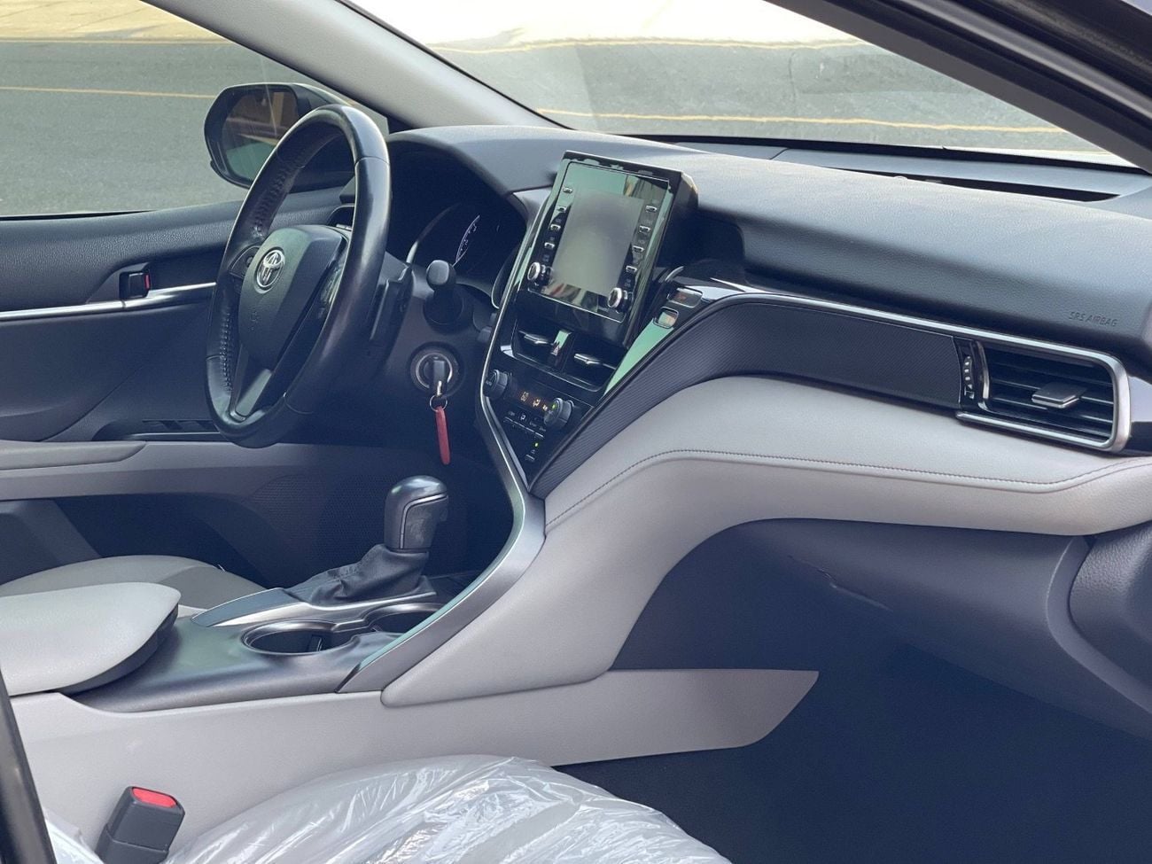 Toyota Camry SE 2.5L (204 HP) RADAR / LINE ASSIST / BLIND SPOTS / RIMS /  LEATHER / CLEAN AND NEAT