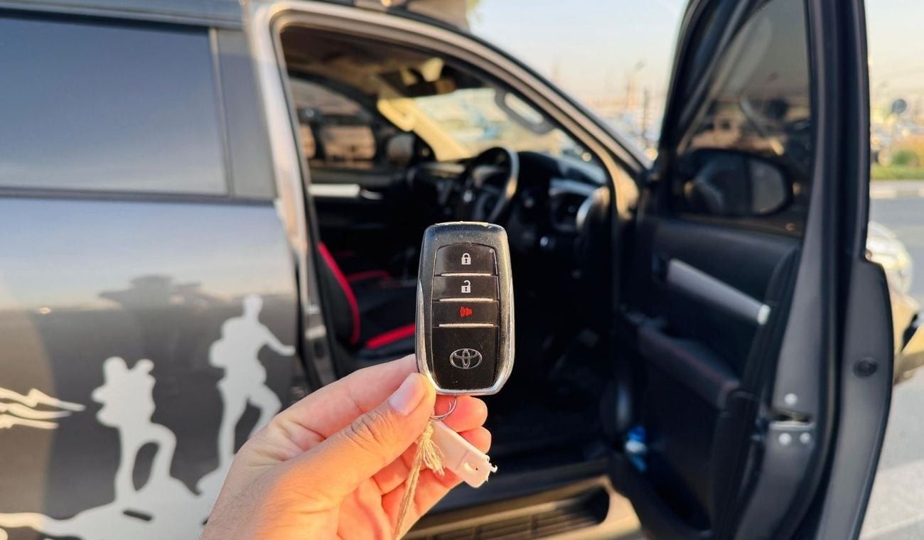 تويوتا هيلوكس OFF ROAD MODIFIED PICKUP | RHD | 2016 | 2.8L DIESEL ENGINE | AT | AWNING SIDE ROOF CAMPING TENT