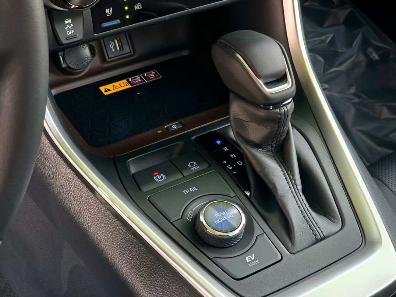 Toyota RAV4 TOYOTA RAV4 2.5 HEV - LIMITED OPTION - WITHOUT RADAR - 2025 MODEL - WHITE INSIDE BLACK - GCC SPECS