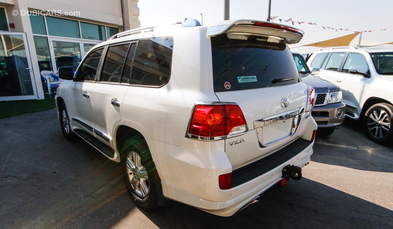 Toyota Land Cruiser VXR V8 5.7