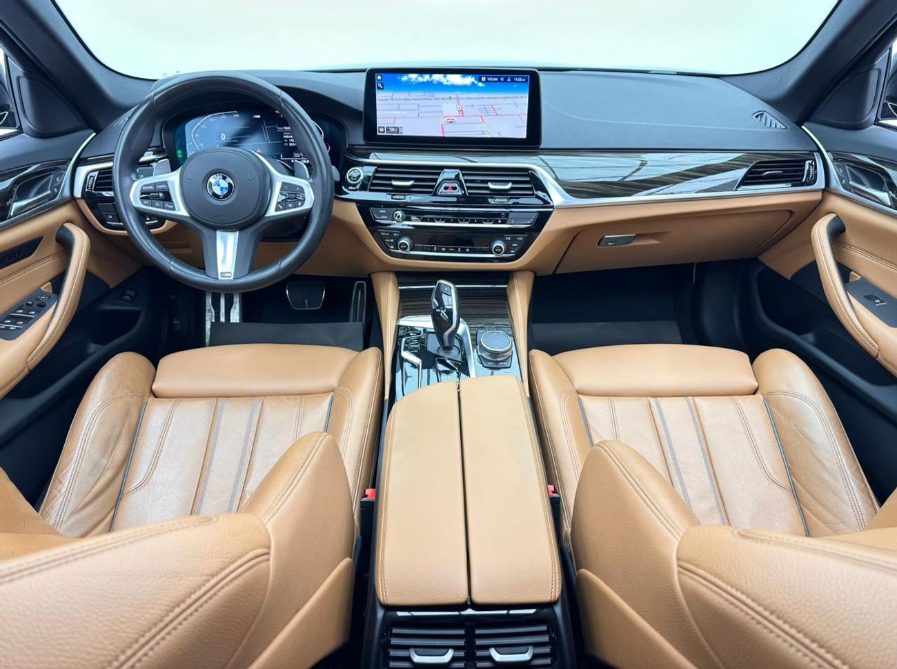 BMW 520i 2023 BMW 520i M-Sport M-Kit, Sep/2028 BMW Warranty + Service Contract, BMW Full Service History, GCC