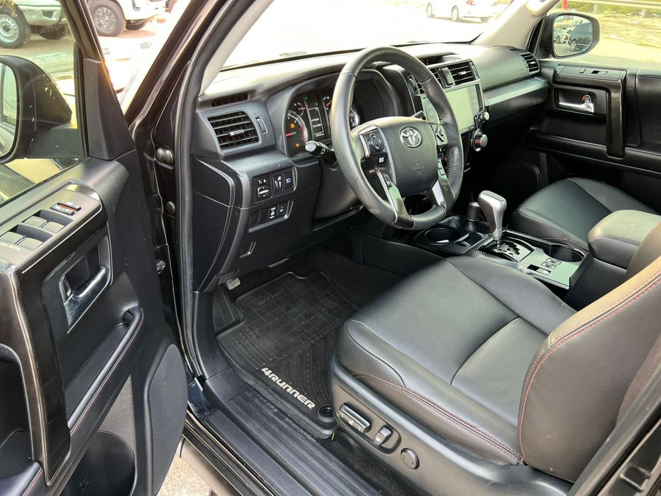 تويوتا فور رنر  2023 Toyota 4Runner Full Option 4.0L V6 - Rear Camera - AWD 4x4 - Sunroof - Leather Se
