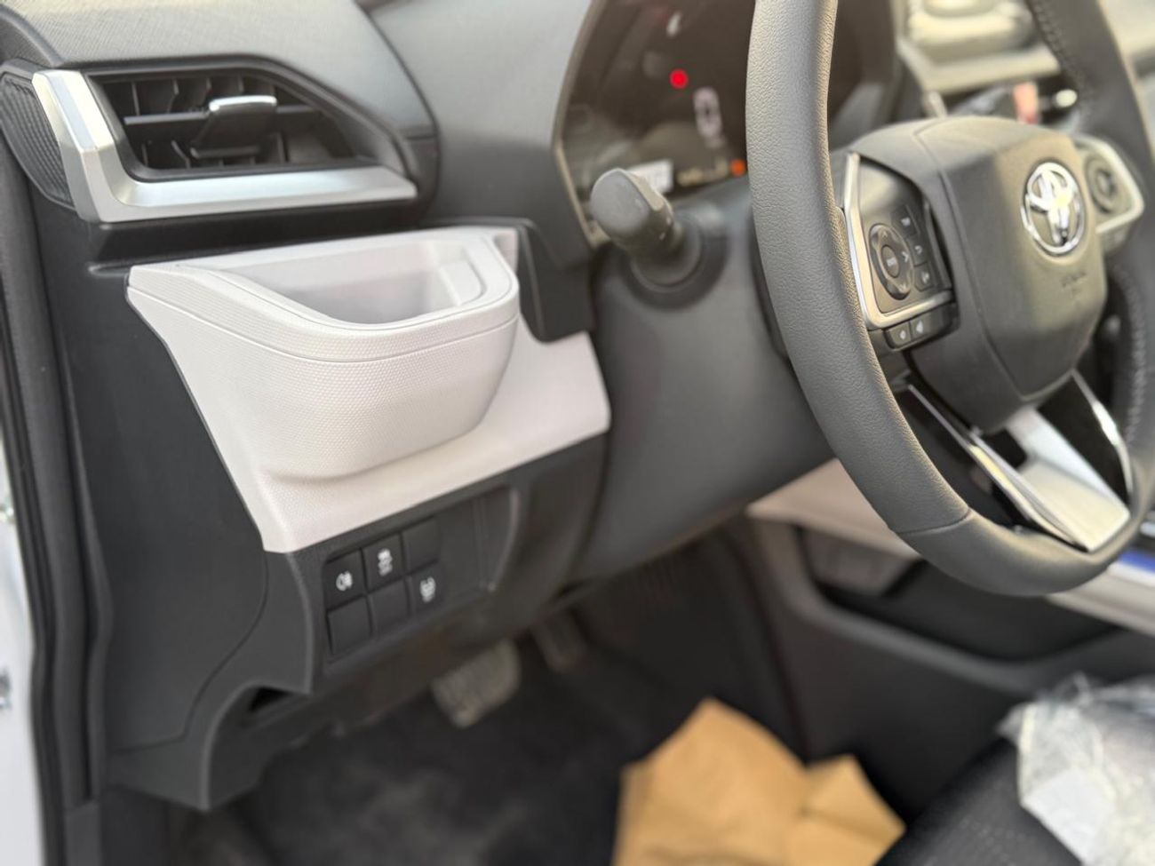 تويوتا فيلوز VELOZ - V Full Option 1.5L 4 Cylinders - 7 Seats 2025 Model