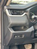 Toyota RAV4 XLE 4WD push start,leather seats 2021