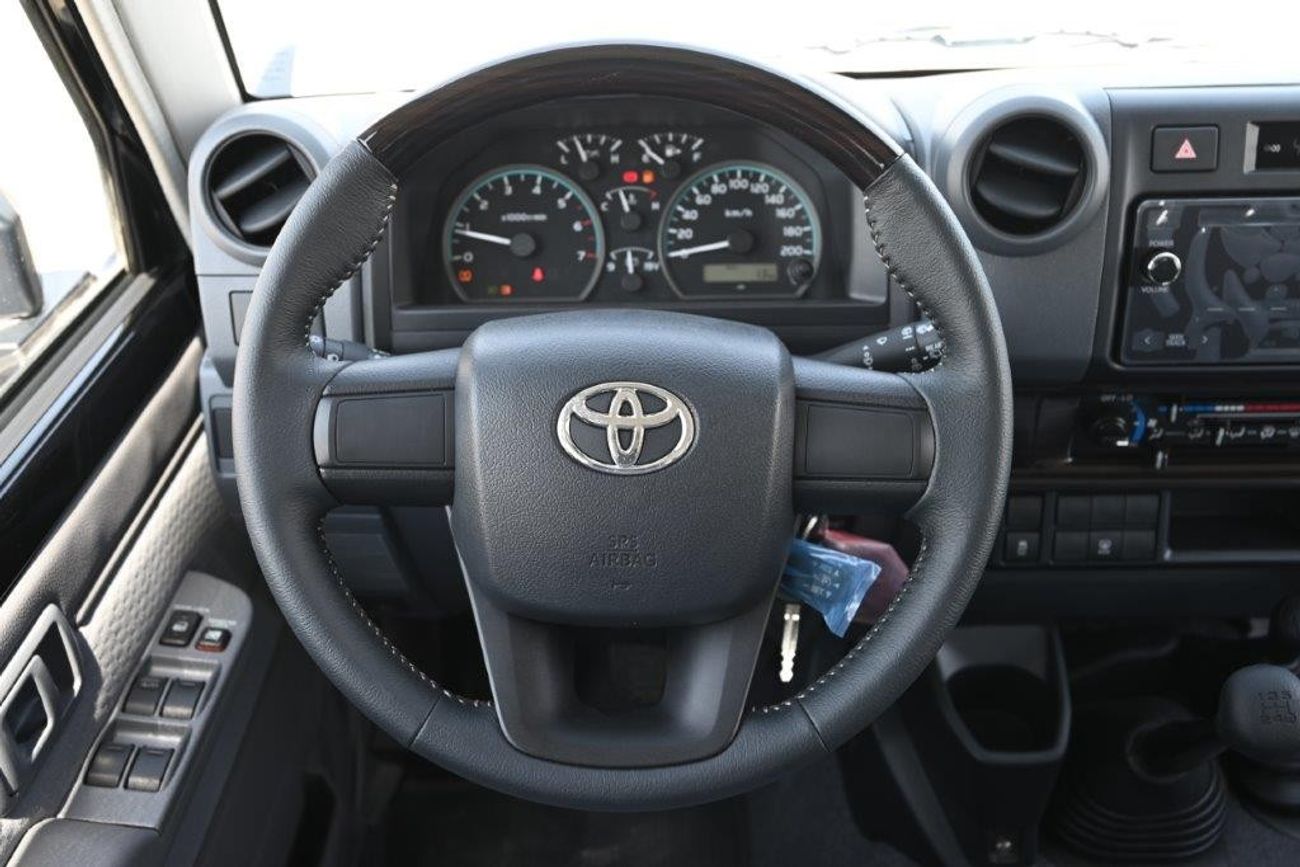 تويوتا لاند كروزر 70 2024 TOYOTA LAND CRUISER 76 HARDTOP 4.0L 4WD 6-SEATER MT