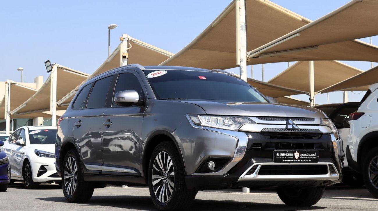 Mitsubishi Outlander GLX HIGHLINE LEATHER ACCIDENTS FREE - GCC - 7STR - 4 WD - PERFECT CONDITION INSIDE OUT