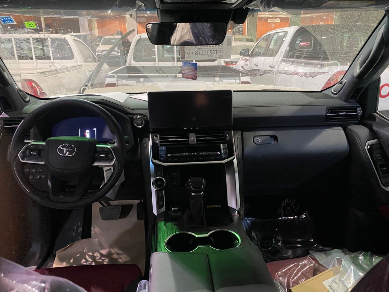 Toyota Land Cruiser VXR 3.5L FULL OPTION