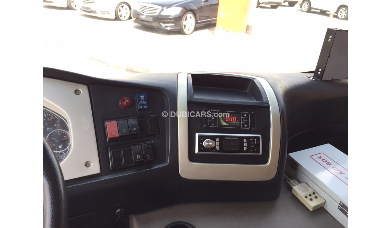 Daewoo BF 106 SXC6720G 30 seater