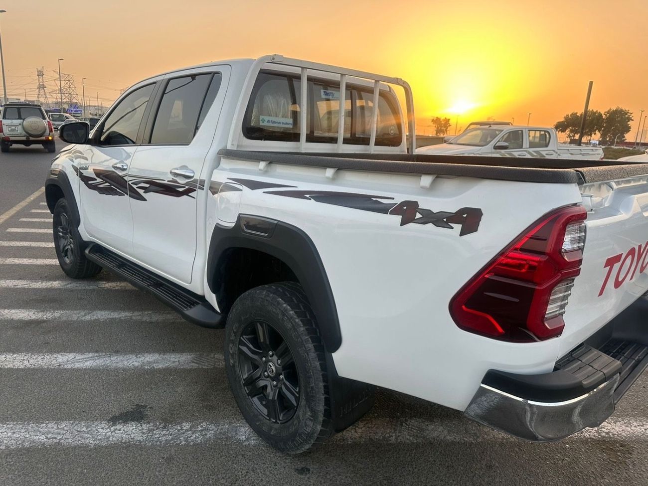 تويوتا هيلوكس GLX 2.7L Double Cab Utility A/T
