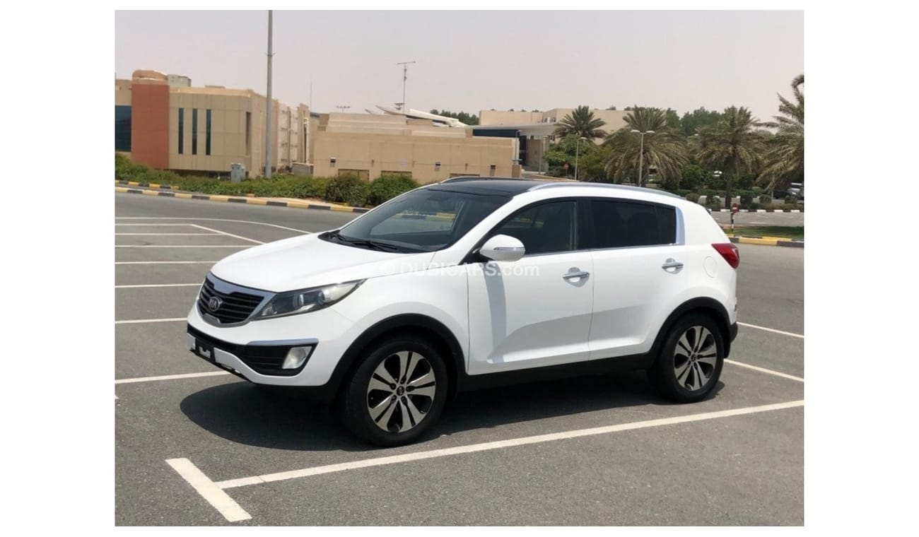Kia Sportage MODEL 2013 GCC CAR PERFECT CONDITION INSIDE AND OUTSIDE FULL PANORAMIC ROOF