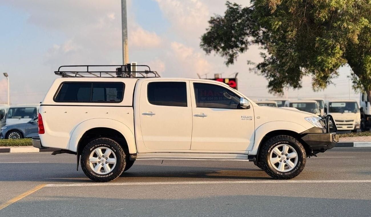 Toyota Hilux AFTER MARKET CANOPY WITH ROOF RACK | RHD | 2011 | 3.0L DIESEL ENGINE | MT | SUNROOF | 4WD