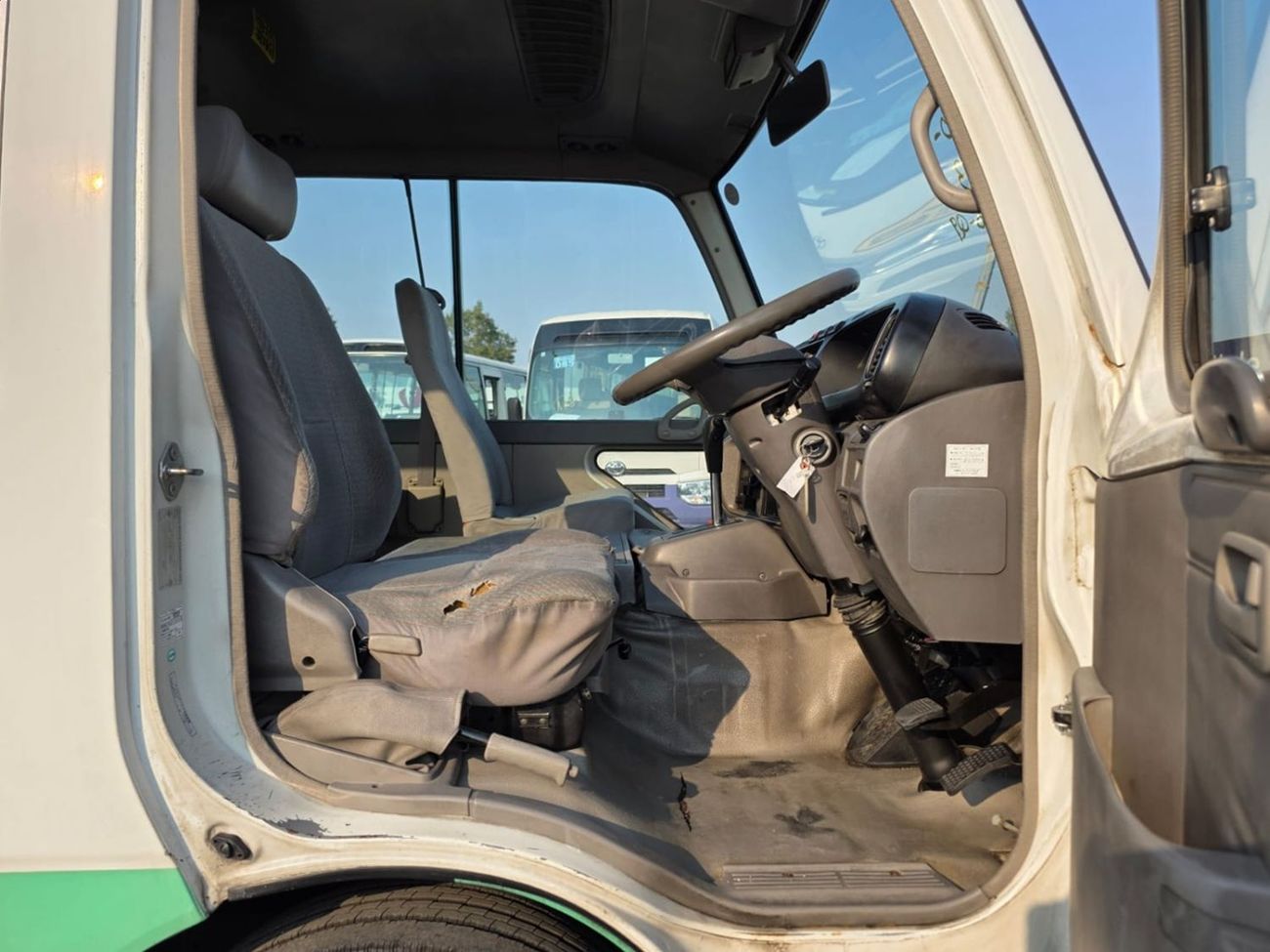 Toyota Coaster TOYOTA COASTER BUS RHD 2003 MODEL 4.2 L DIESEL AUTOMATIC(PM12173)