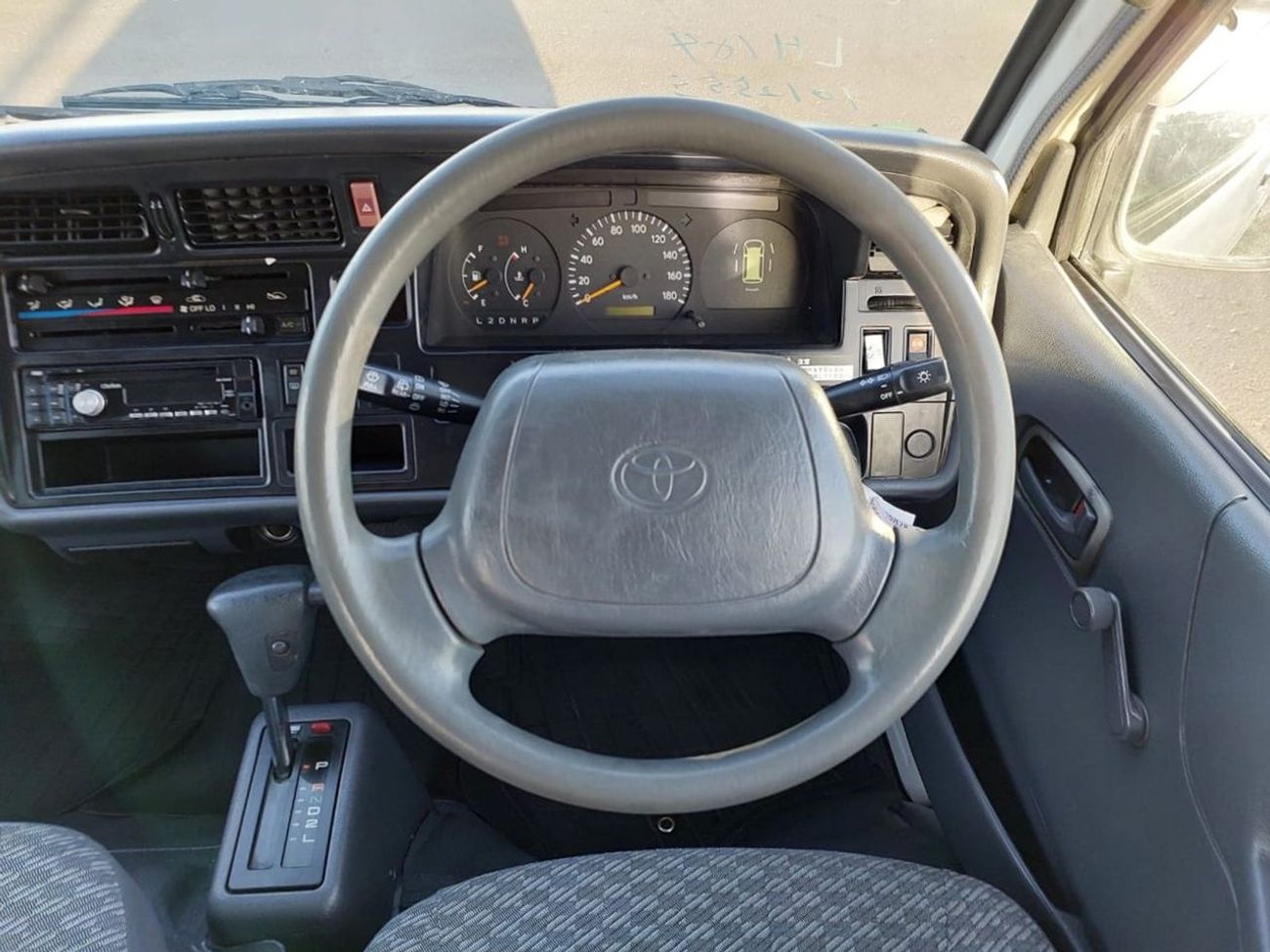 Toyota Hiace TOYOTA HIACE COMMUTER VAN RHD 2002 MODEL 3.0 L DIESEL AUTOMATIC(PM12553)