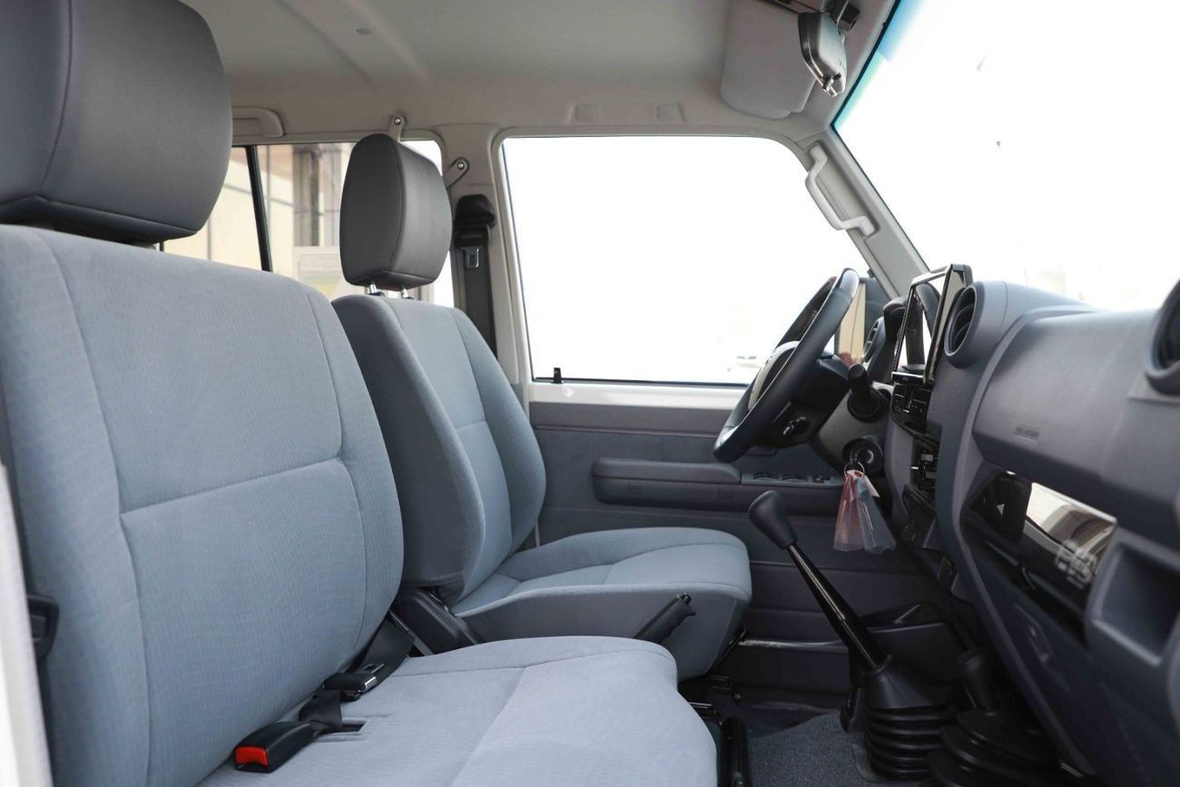 تويوتا لاند كروزر 70 2025 TOYOTA LC76 HARDTOP LX  B 4.0 - WHITE inside BLUISH GREY | Export Only
