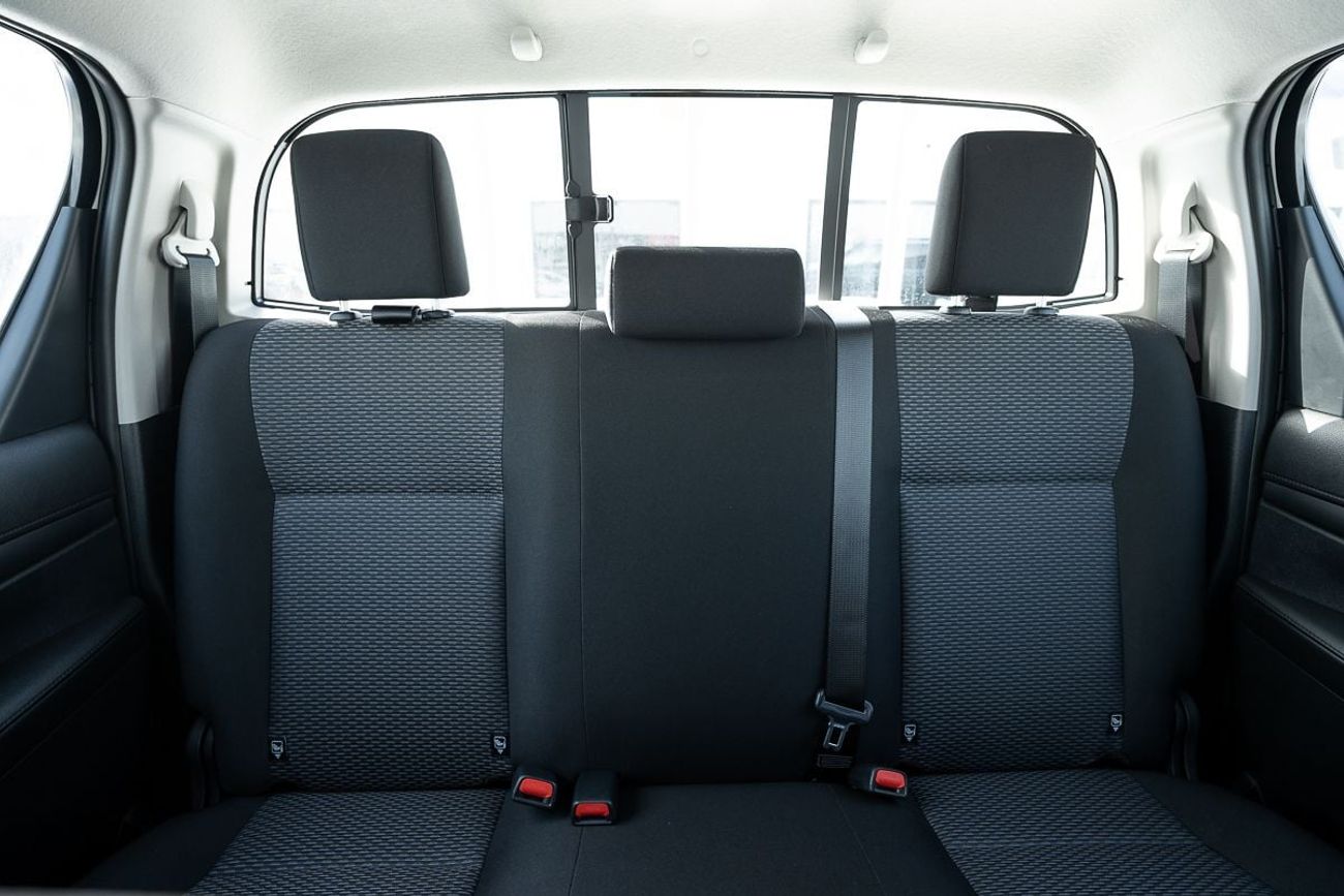 Toyota Hilux Toyota Hilux 2.4L Diesel Double Cabin 4x4 Manual Transmission 2025- LICA