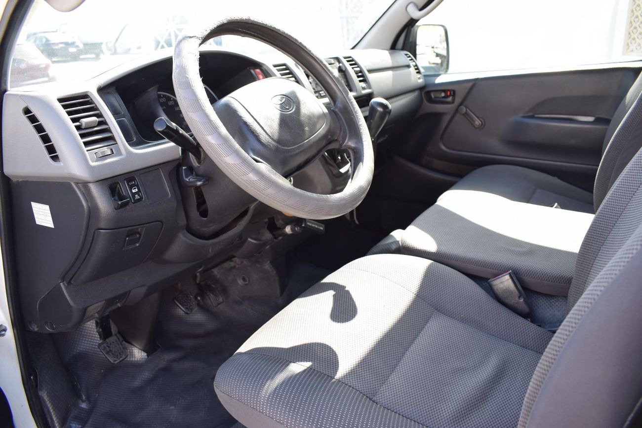 Toyota Hiace Toyota Hiace Bus 13 seater, model:2013. Excellent condition