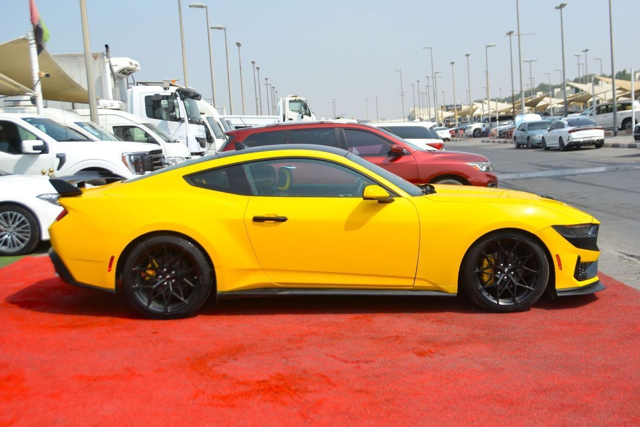 Ford Mustang EcoBoost 2.3L Coupe A/T BEAUTIFUL YELLOW MUSTANG