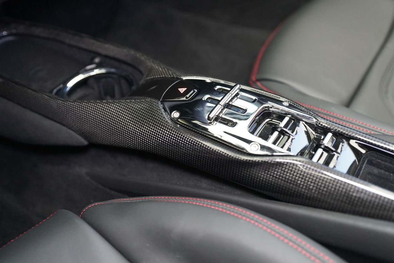 فيراري 296 GTS