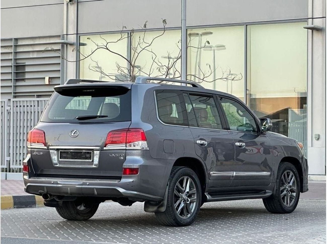 لكزس LX 570 Platinum Signature 5.7L LEXUS LX570s 2014 GCC// ACCIDENTS FREE// FULL OPTIONS// PERFECT CONDITION