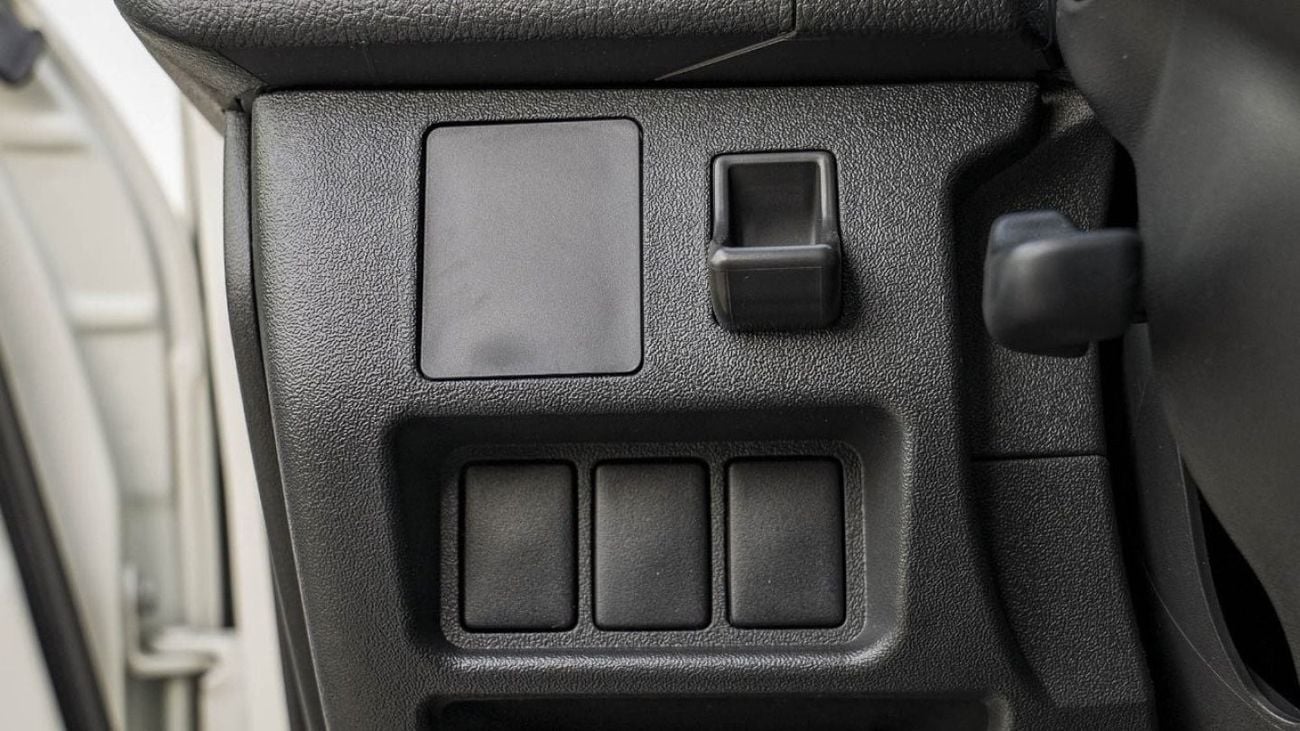 تويوتا هاياس TOYOTA HIACE HR 2.7P MT 15 SEATER MY2025 - WHITE