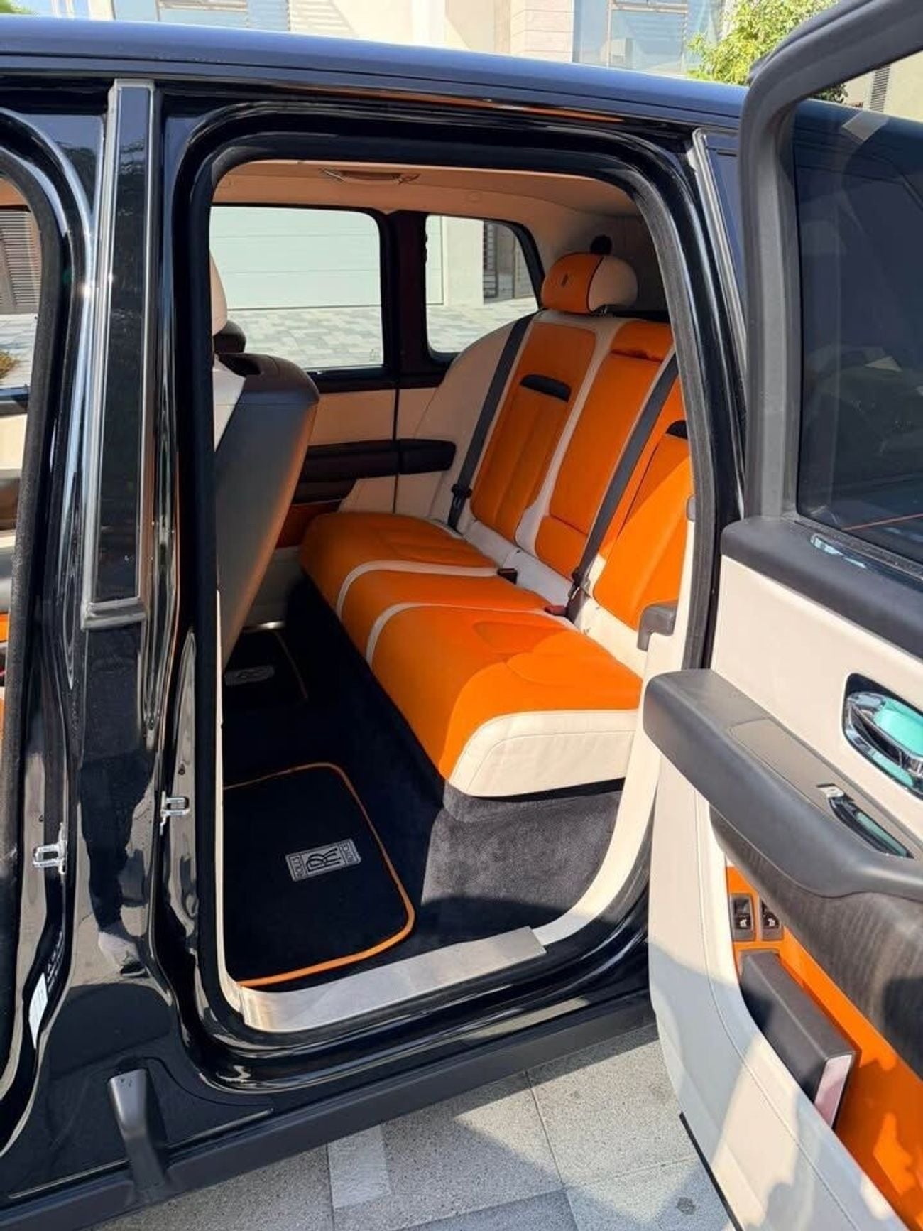 Rolls-Royce Cullinan 6.7L Twin-Turbo (563 HP) Black Badge