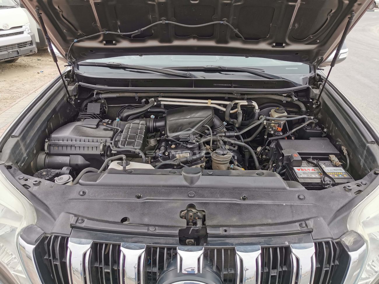 تويوتا برادو VXR, 2.7L Petrol, Alloy Rims, Leather Seats, DVD, Rear Camera, Sunroof, Rear A/C (LOT #215)